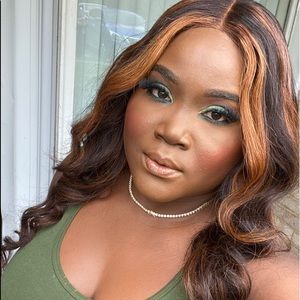 Meet your Posher, Malika